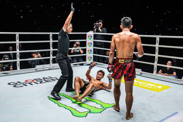 Kongsuk Fairtex knocks down Lamnamoonlek Tded99 at ONE Friday Fights 97